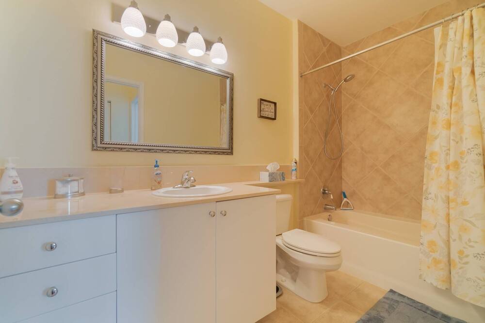 Photo of Bathroom in East Ocean Ave