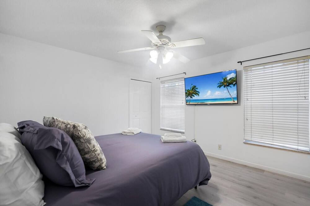 Photo of Bedroom in Old Northwood Historic District