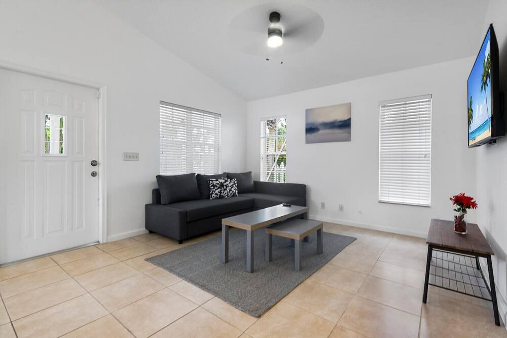 Photo of Livingroom in Old Northwood Historic District