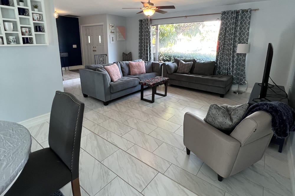 Photo of Livingroom in Lochmoor Waterway Estates