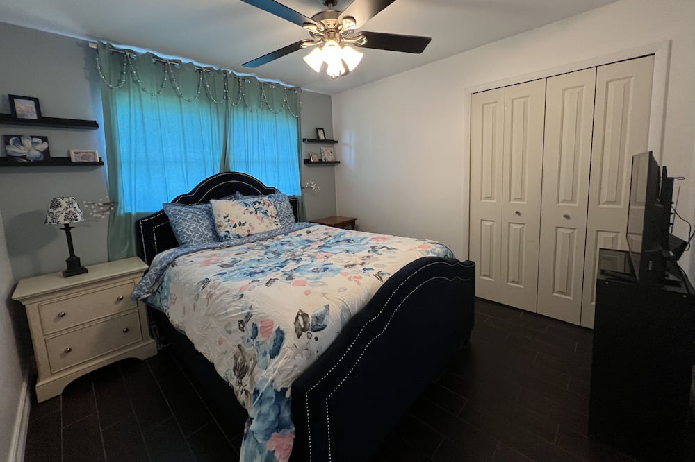 Photo of Bedroom in Lochmoor Waterway Estates