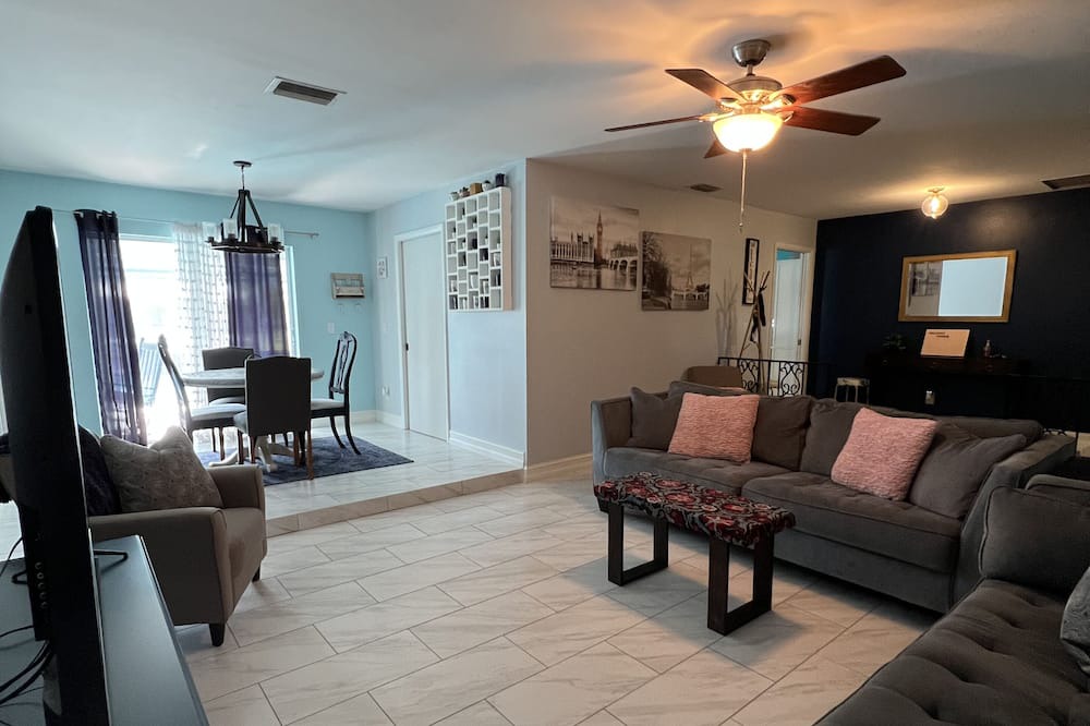 Photo of Livingroom in Lochmoor Waterway Estates