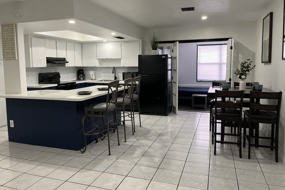 Photo of Kitchen in Lake Worth Corridor