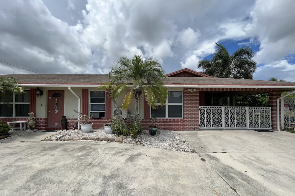 Photo of Outdoor in Lake Worth Corridor