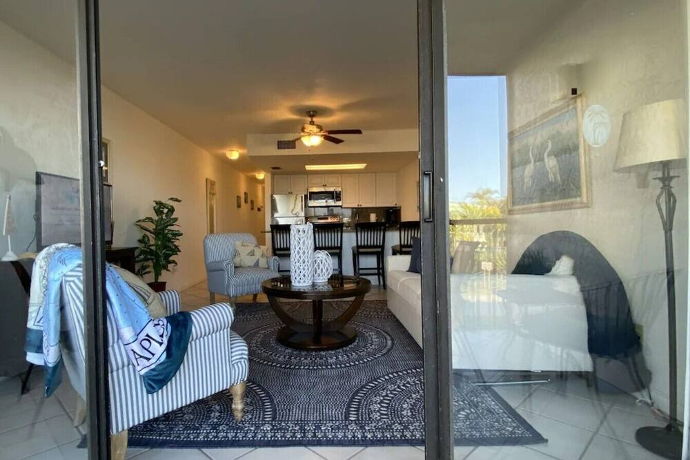 Photo of Livingroom in Pelican Bay