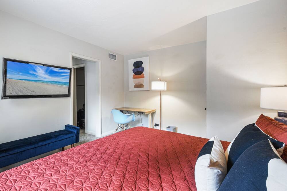 Photo of Bedroom in Lake Worth Corridor