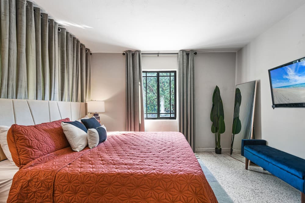 Photo of Bedroom in Lake Worth Corridor