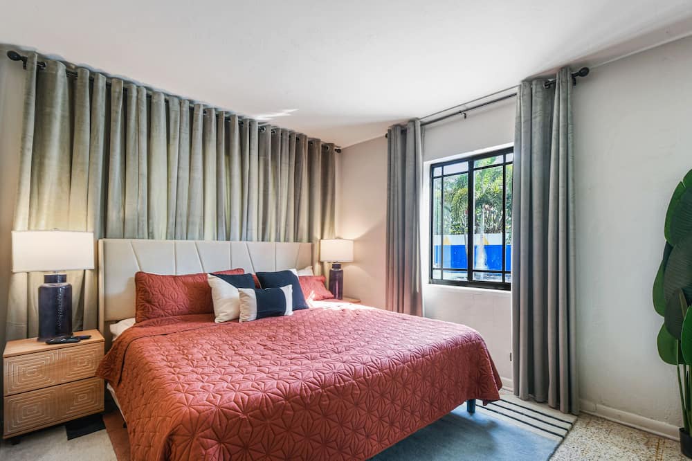 Photo of Bedroom in Lake Worth Corridor