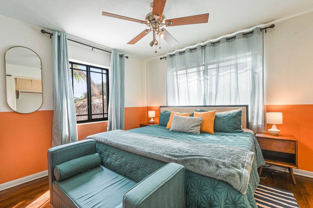 Photo of Bedroom in Lake Worth Corridor