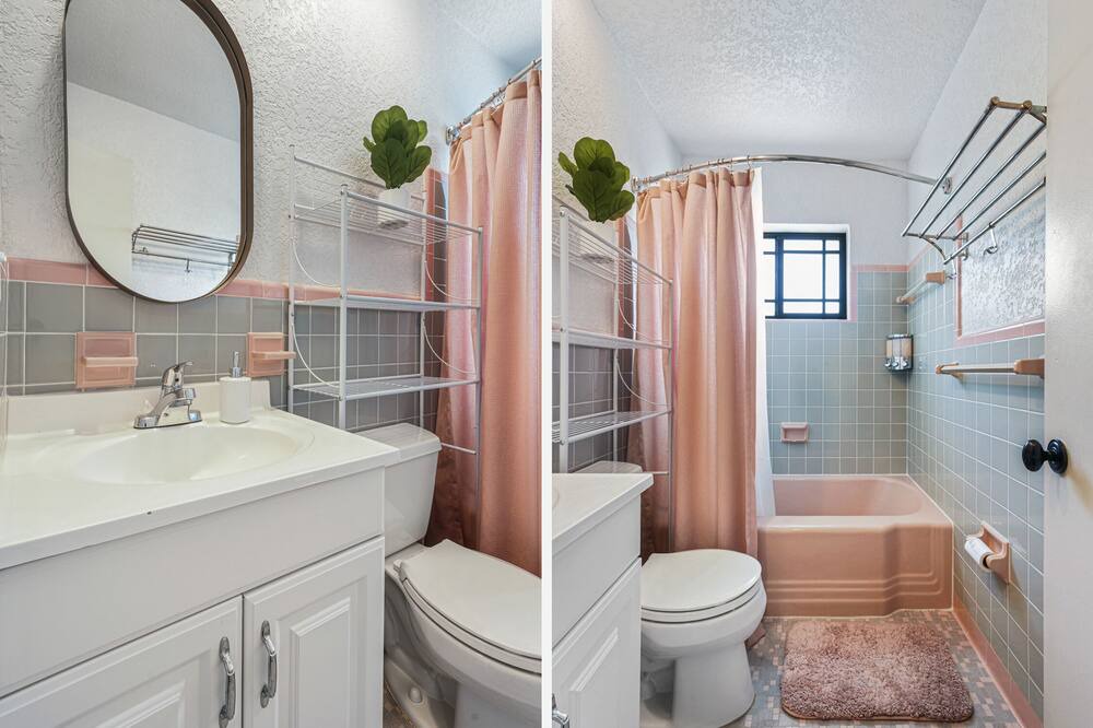 Photo of Bathroom in Lake Worth Corridor