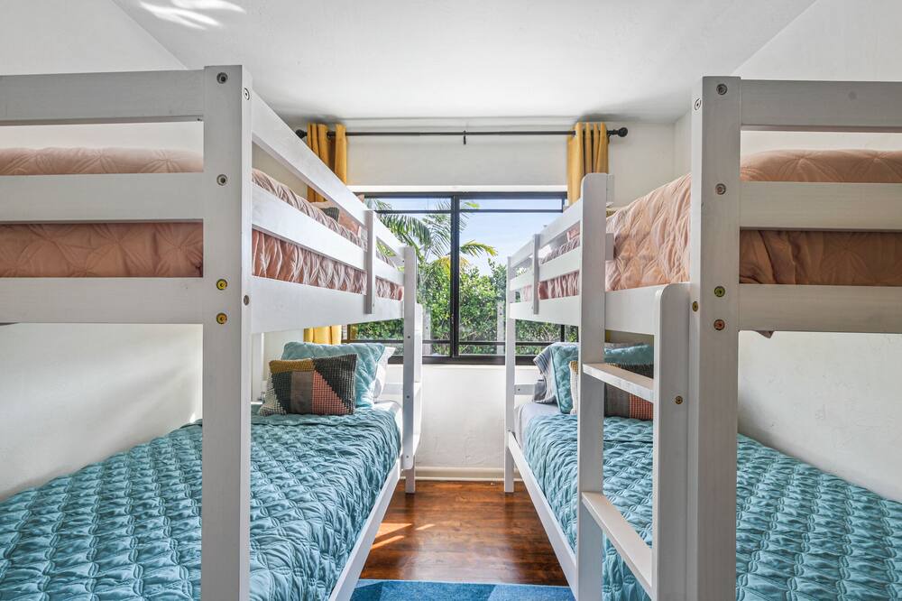 Photo of Bedroom in Lake Worth Corridor