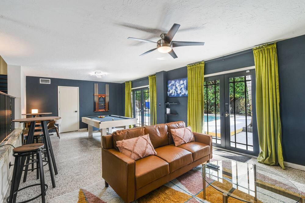 Photo of Livingroom in Lake Worth Corridor