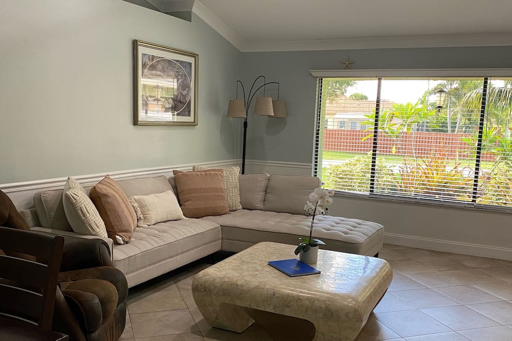 Photo of Livingroom in Treasure Coast