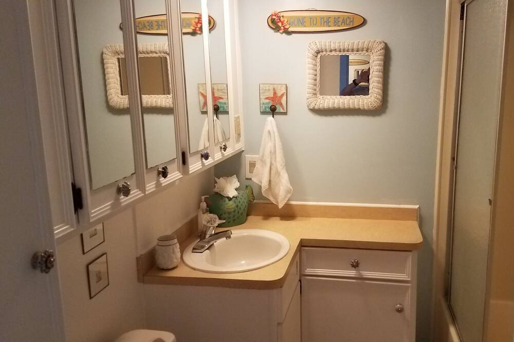 Photo of Bathroom in Nettles Island