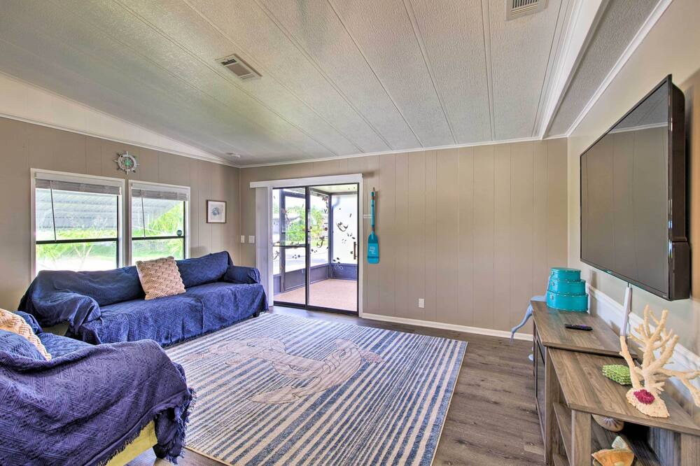Photo of Bedroom in Hollywood Estates Of Canova Park