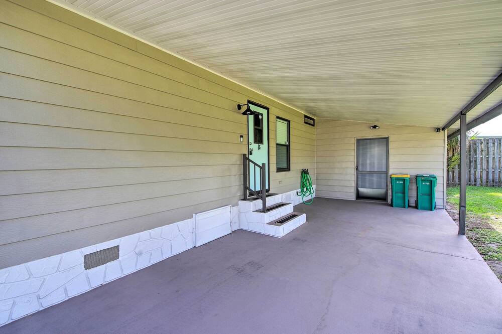 Photo of Outdoor in Hollywood Estates Of Canova Park