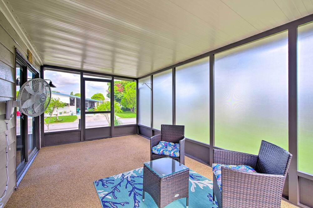 Photo of Outdoor in Hollywood Estates Of Canova Park