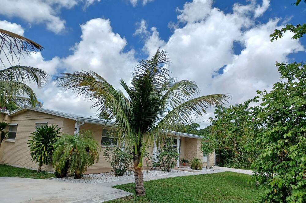 Photo of Outdoor in Greenacres