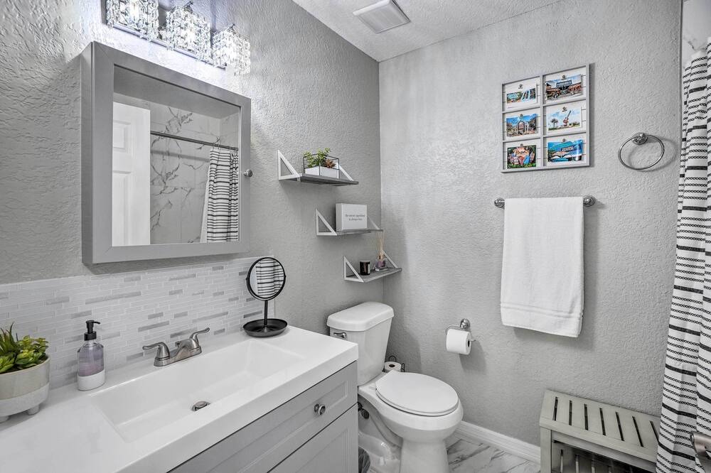 Photo of Bathroom in Orient Park