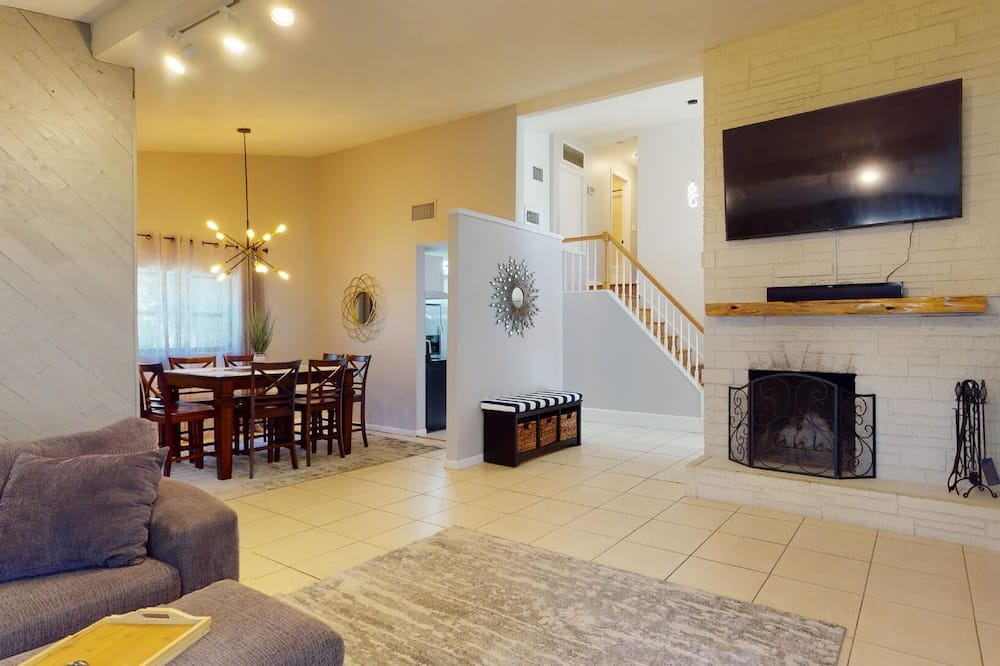 Photo of Livingroom in Melbourne Village