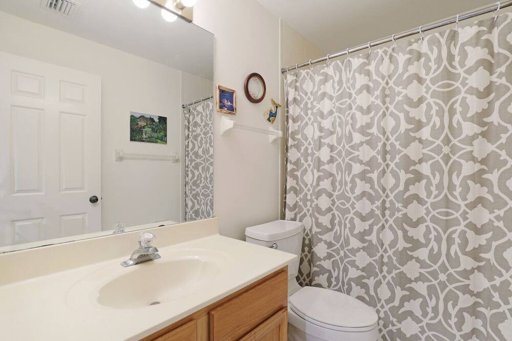 Photo of Bathroom in Pelican Bay