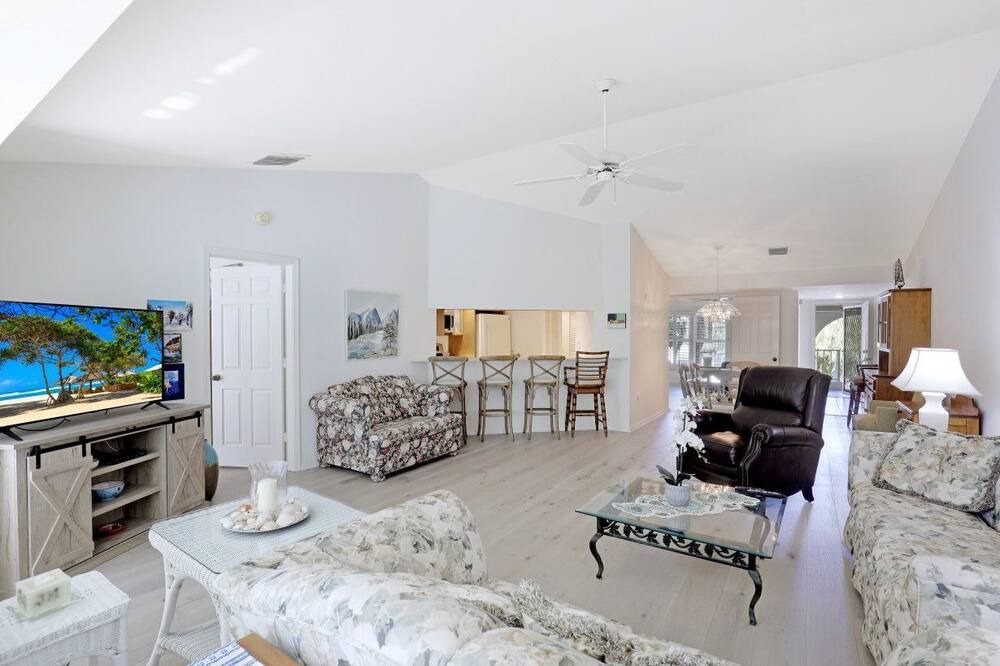 Photo of Bedroom in Pelican Bay