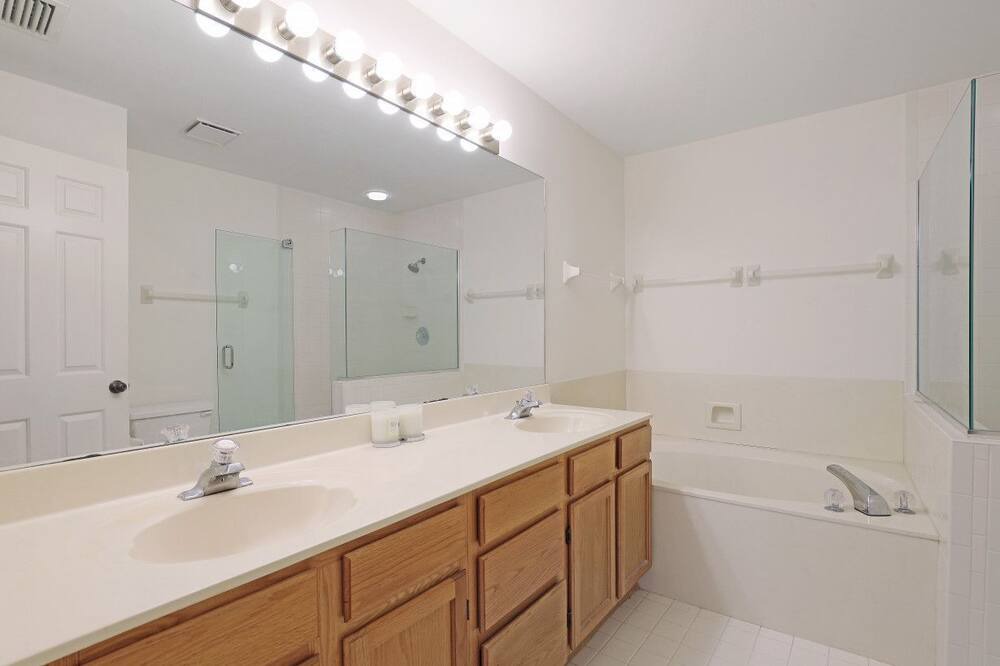 Photo of Bathroom in Pelican Bay