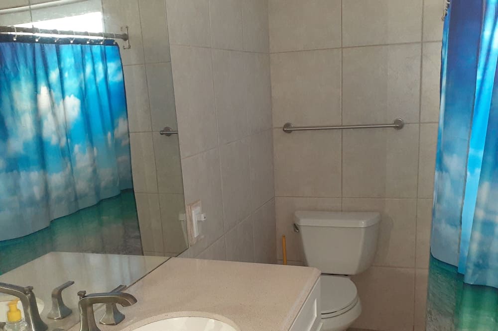 Photo of Bathroom in Little Torch Key