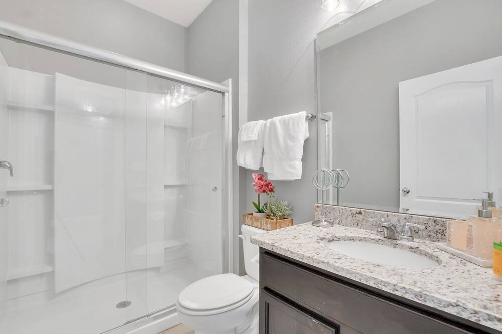 Photo of Bathroom in Sunridge Woods