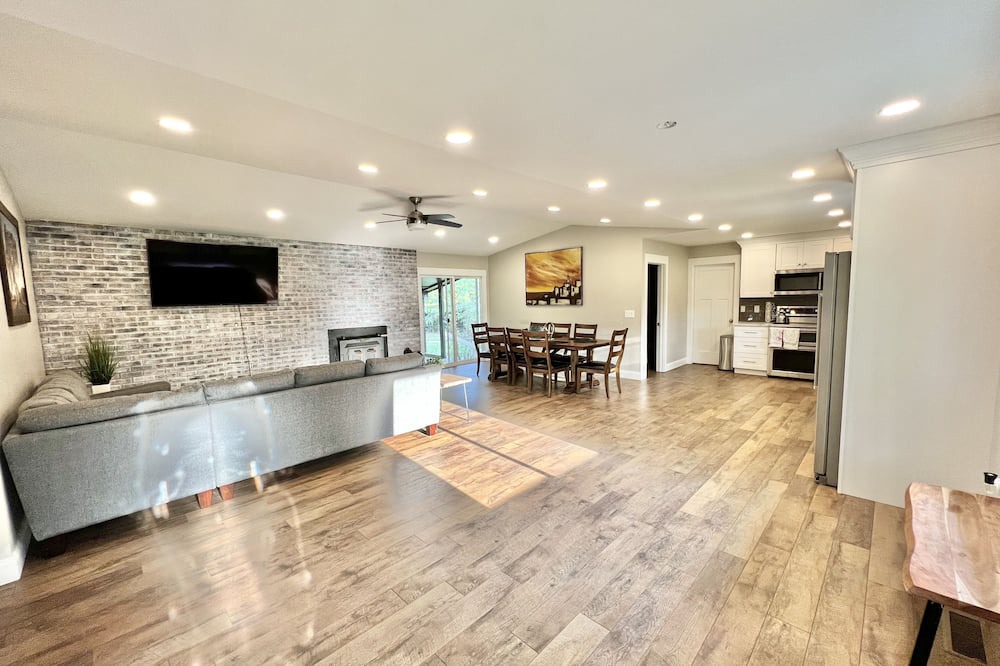 Photo of Livingroom in Duncan