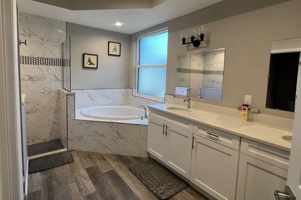Photo of Bathroom in Desoto Lakes