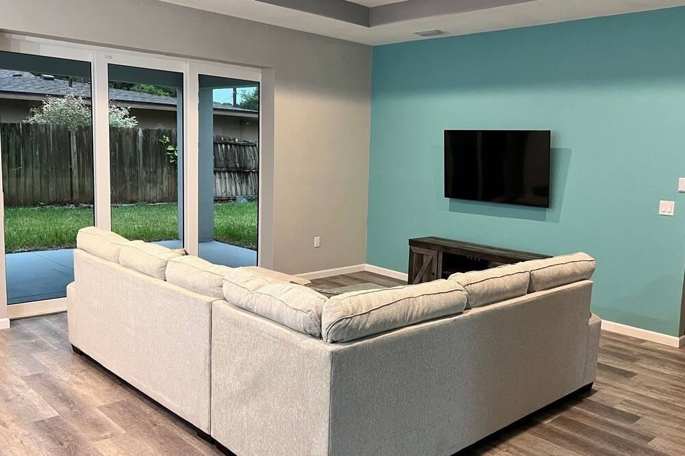 Photo of Livingroom in Desoto Lakes