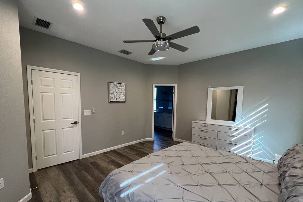 Photo of Bedroom in Desoto Lakes