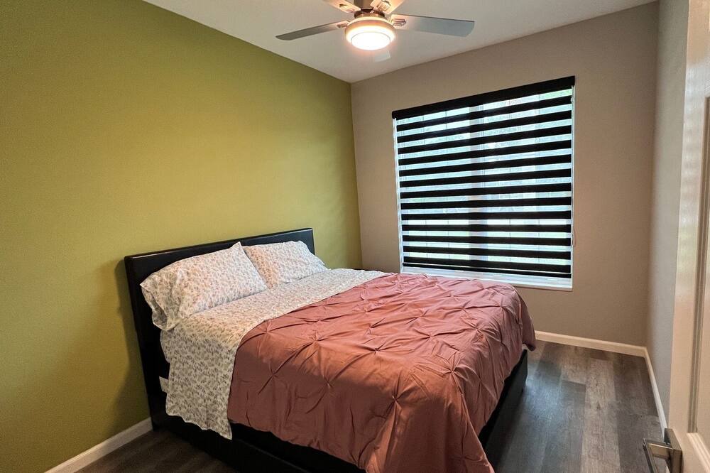 Photo of Bedroom in Desoto Lakes