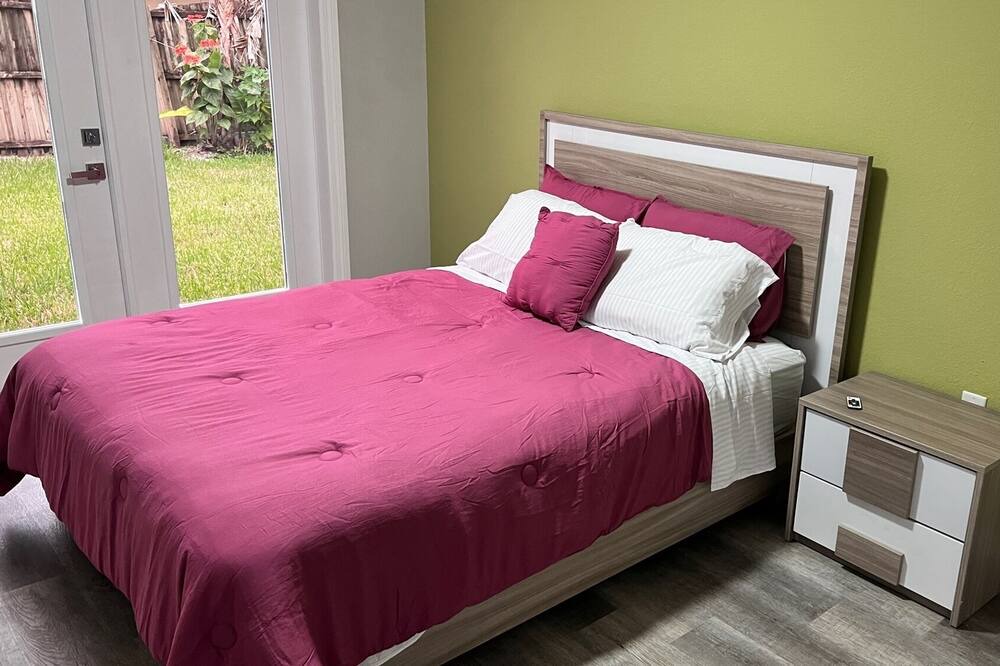 Photo of Bedroom in Desoto Lakes
