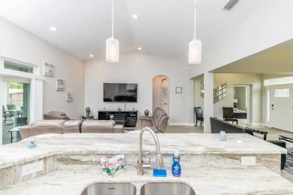 Photo of Livingroom in Bay Port Colony