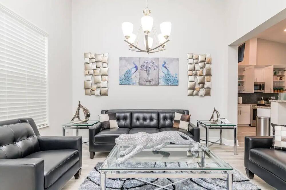 Photo of Livingroom in Bay Port Colony