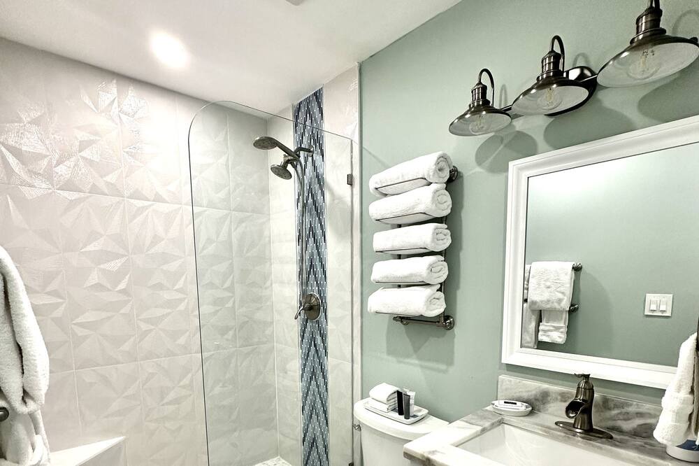 Photo of Bathroom in Marathon