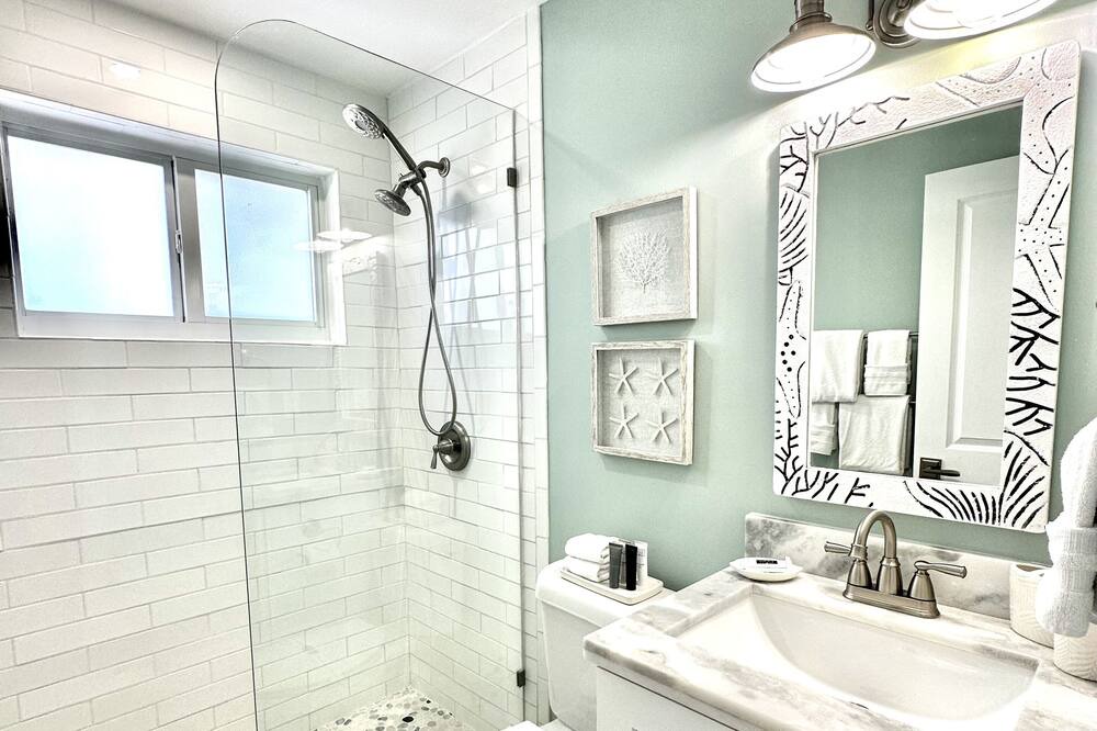 Photo of Bathroom in Marathon