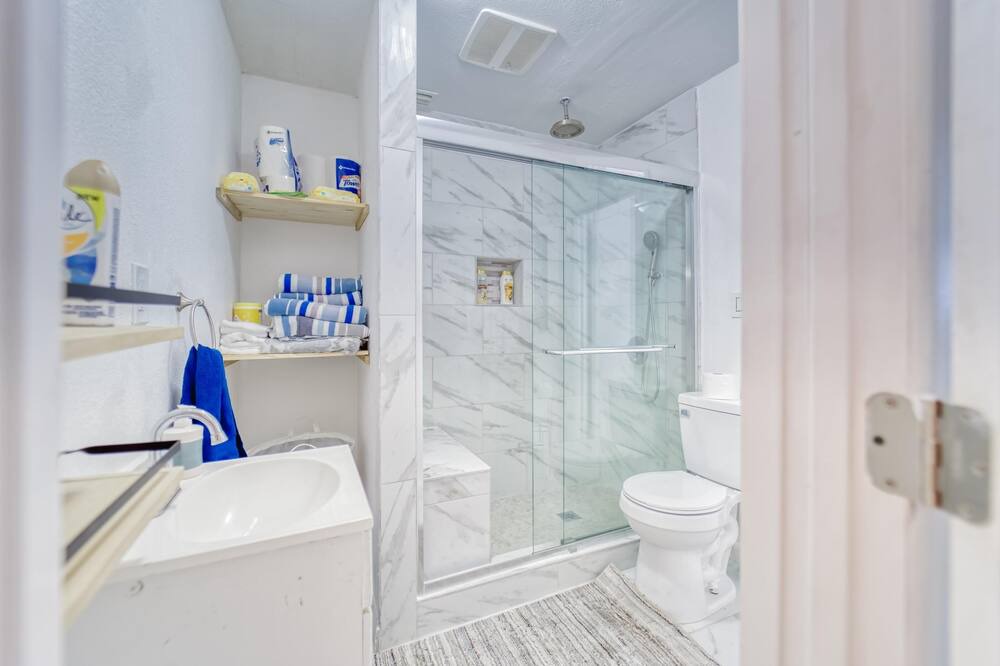 Photo of Bathroom in Concerned Citizens of Gibsonton Area