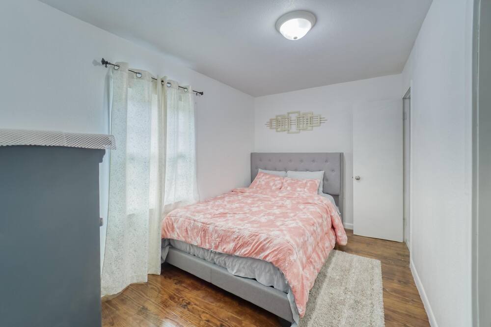 Photo of Bedroom in Concerned Citizens of Gibsonton Area