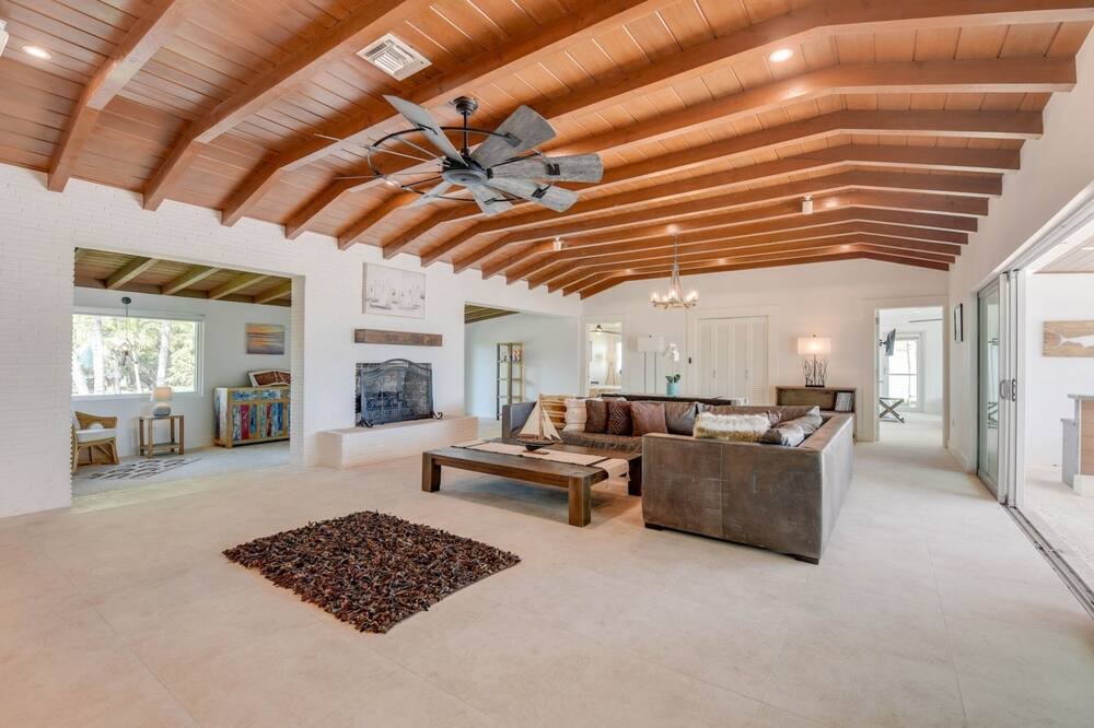 Photo of Livingroom in Whispering Pines