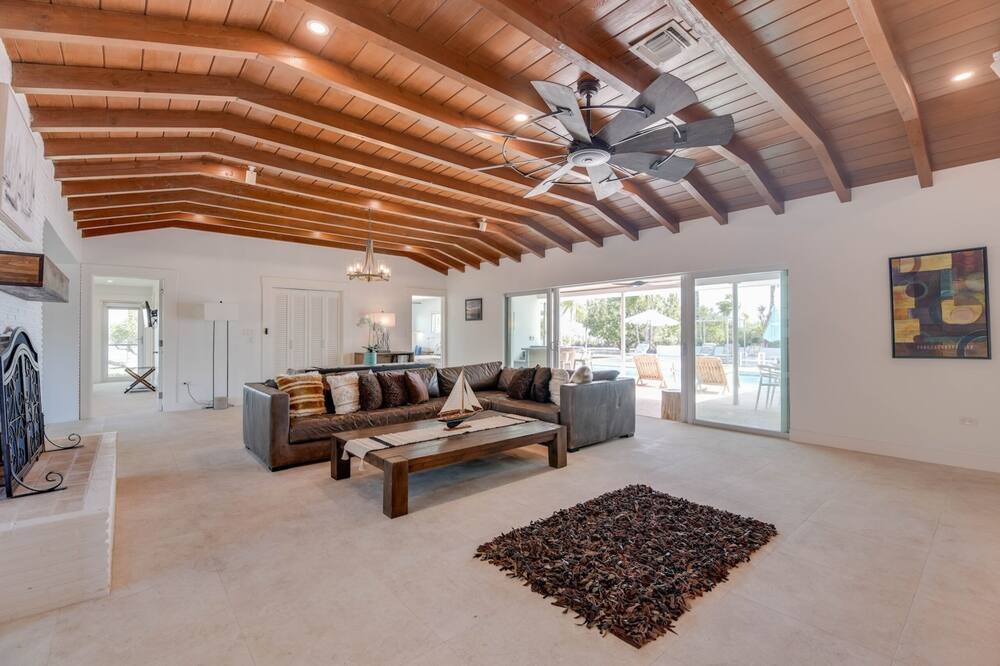 Photo of Livingroom in Whispering Pines