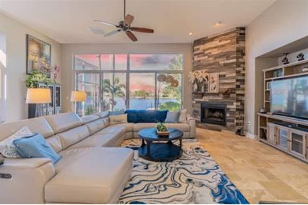 Photo of Livingroom in Bearss Plaza