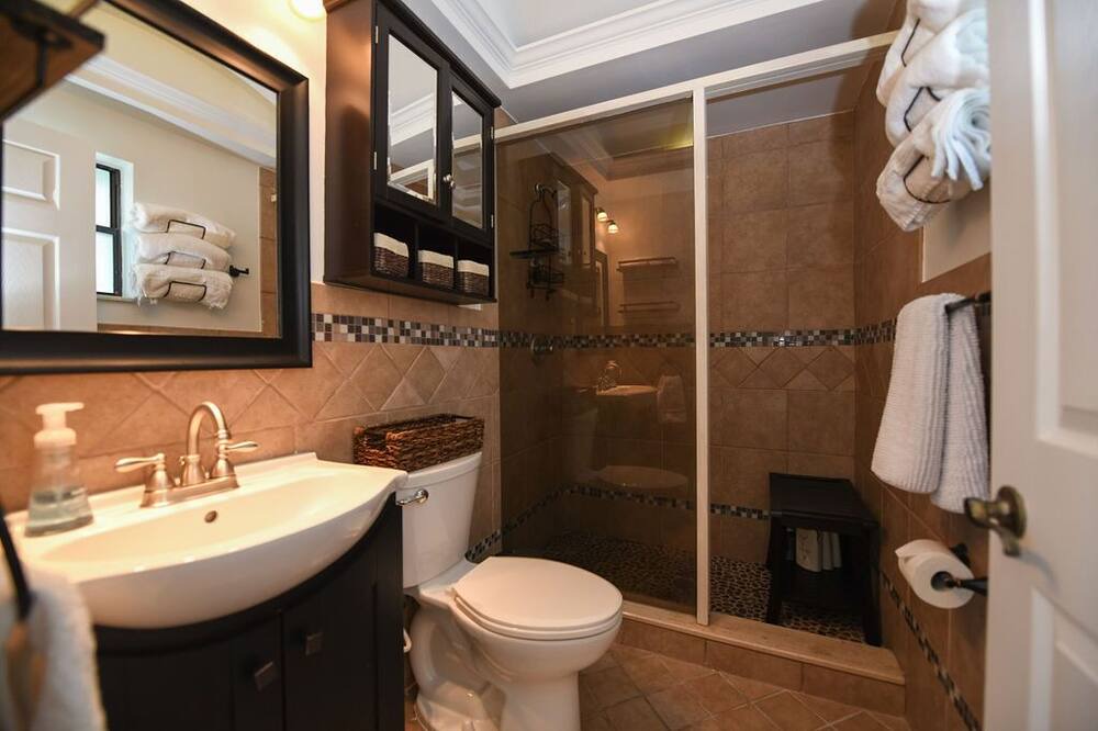 Photo of Bathroom in Venetian Shores