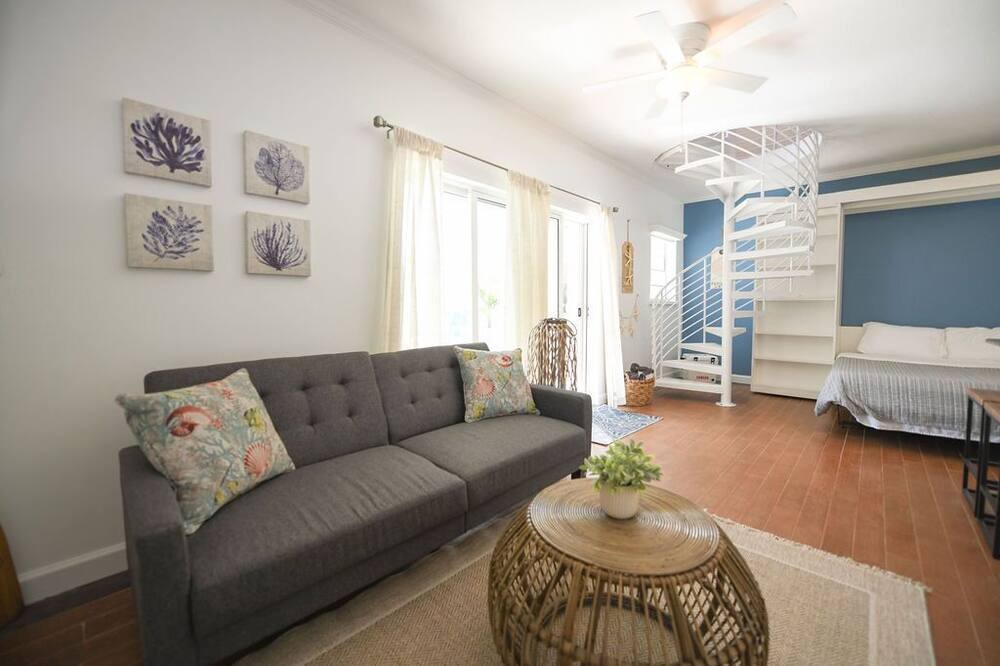 Photo of Livingroom in Venetian Shores