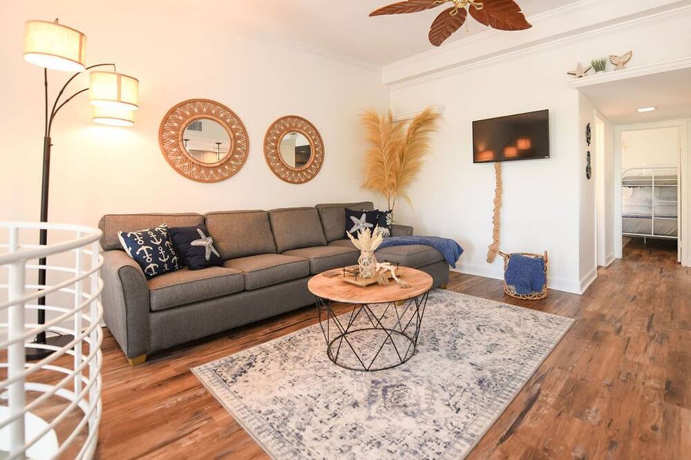 Photo of Livingroom in Venetian Shores
