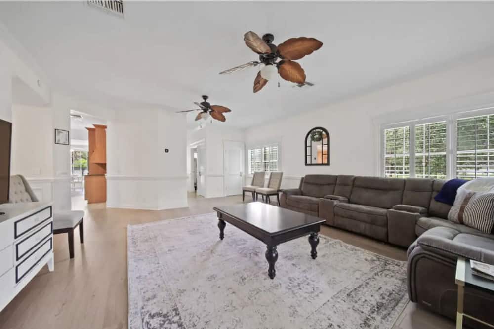 Photo of Livingroom in Palm City