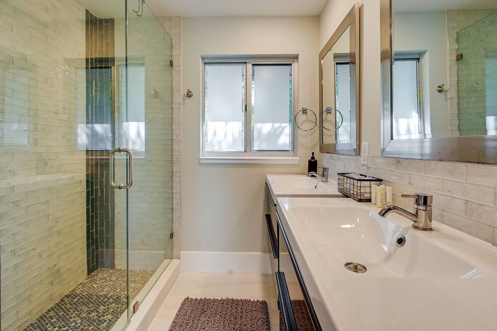 Photo of Bathroom in Isles of Capri