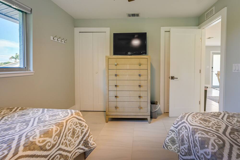 Photo of Bedroom in Isles of Capri